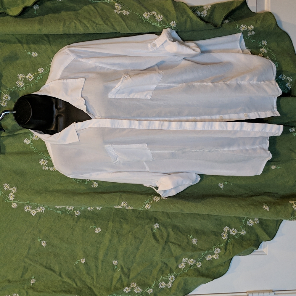 Torrid white button down Size 3